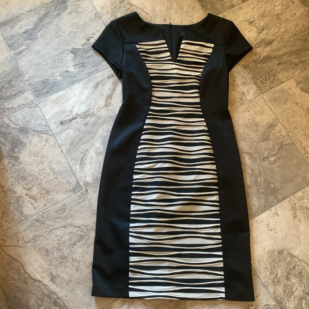 NWOT Connected Apparel Black and Cream Sheath Dress V-Neck Midi